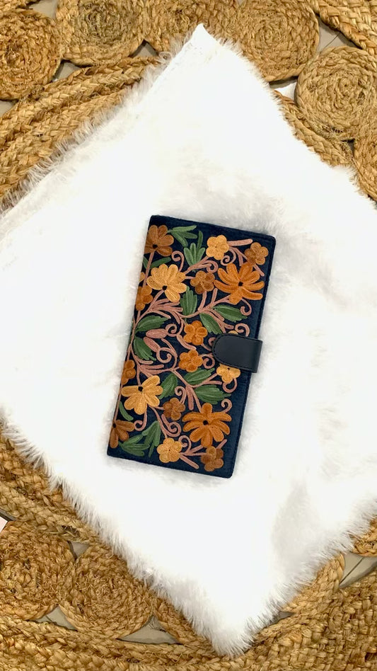 Handmade Women's Wallet – A Touch of Kashmir's Craftsmanship