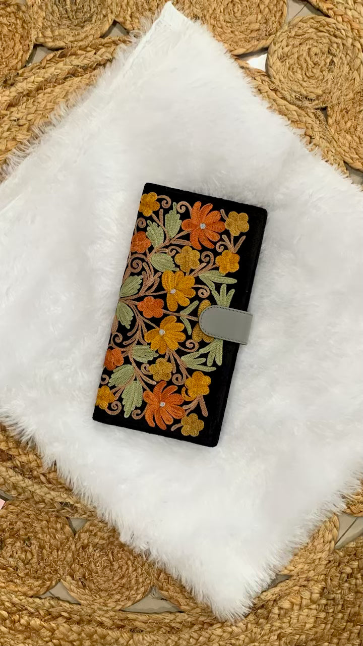 Handmade Women's Wallet – A Touch of Kashmir's Craftsmanship